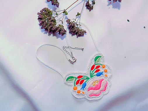 Náhrdelníky - Vyšívaný náhrdelník - 10946262_