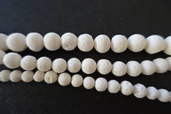 Korálky - Koral hubový biely 6-8-10mm (10mm) - 10950588_