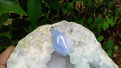 Iné šperky - Prívesok z modrého chalcedonu - 10955291_