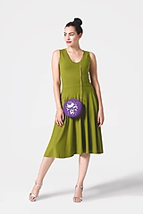 Šaty midi olivovo zelené bez rukávov
