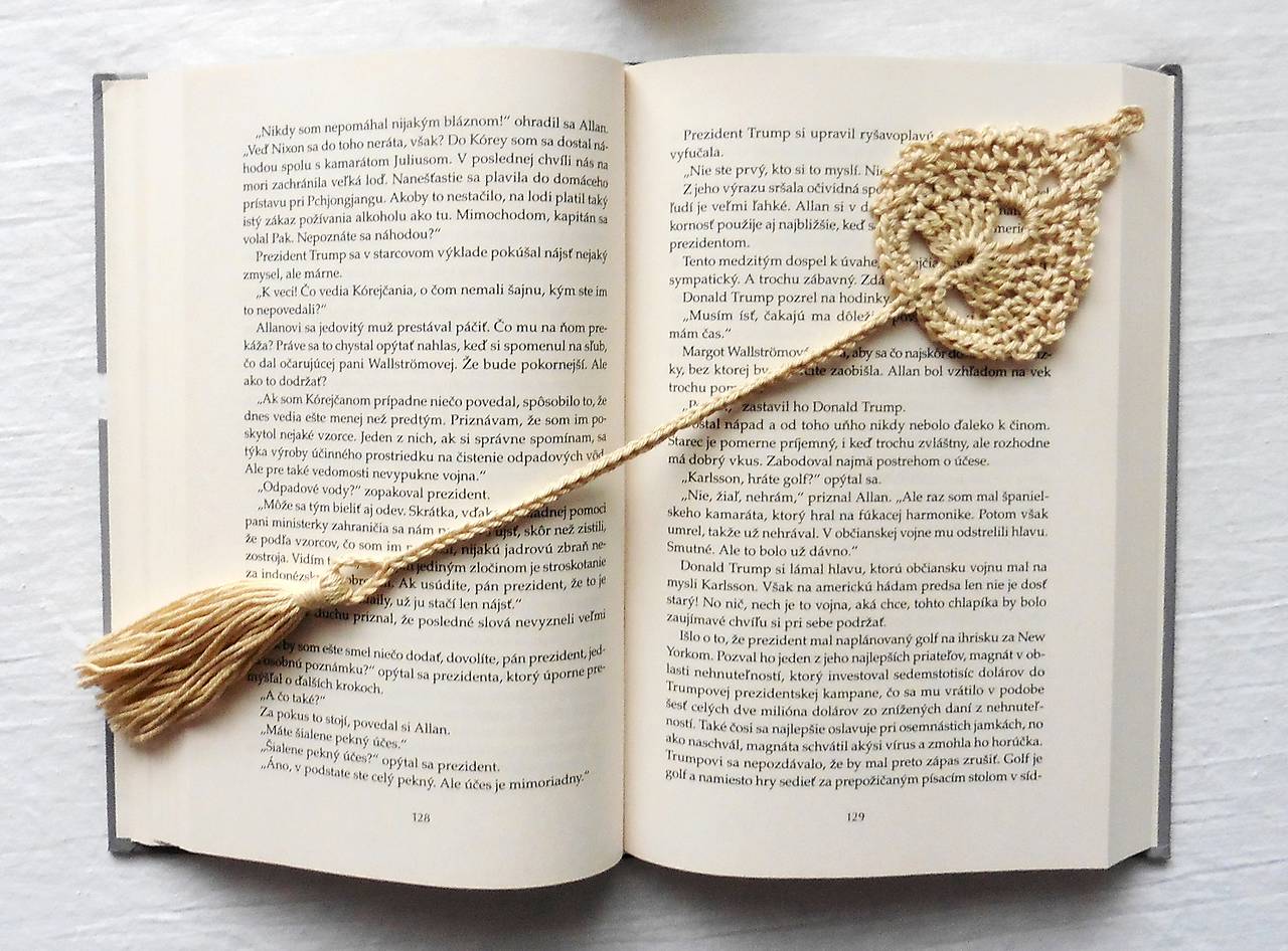 Háčkovaná záložka do knihy