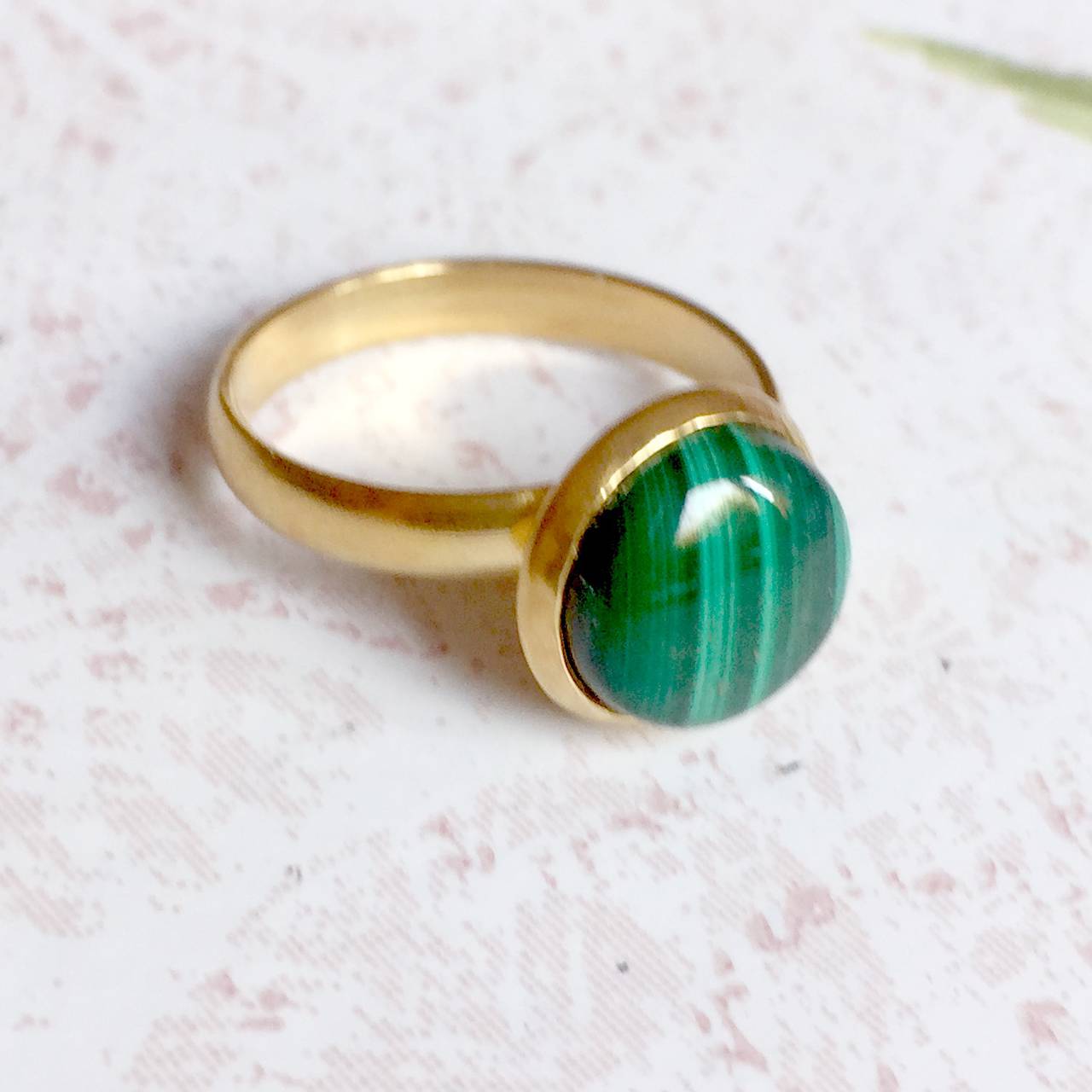 Elegant Malachite Stainless Steel Golden Ring / Elegantný prsteň s malachitom - oceľ