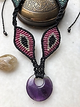 Náhrdelníky - Farebný makramé náhrdelník s ametystom - 10973061_