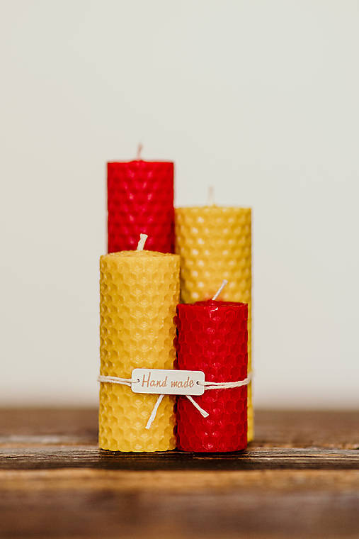 POSLEDNÉ KUSY - Sviečka zo 100% včelieho vosku - Točené tenké - Červené (sviečky+darčekové balenie)