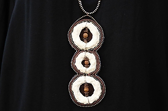 Náhrdelníky - náhrdelník "drevo+papier+kov" - 11008124_