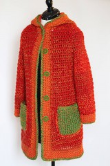 Háčkovaný kabátik oranžovo - červeno - zelený