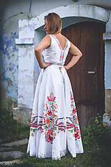 Šaty - Spoločenské šaty (Vajnorský ľudový ornament zo Slovenska) (na mieru  - Biela s farebným ornamentom) - 11009790_