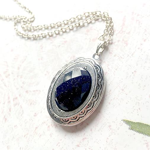 Oval Gemstone Antique Silver Locket Necklace / Otvárací medailón (Blue Faceted Sunstone)