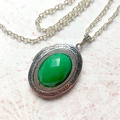 Oval Gemstone Antique Silver Locket Necklace / Otvárací medailón (Green Jade)