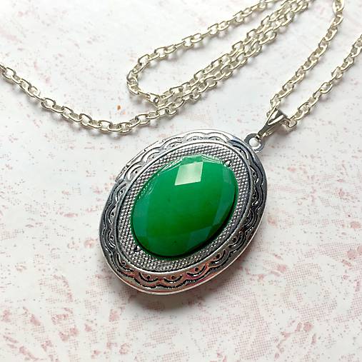 Oval Gemstone Antique Silver Locket Necklace / Otvárací medailón (Green Jade)