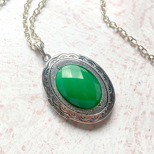 Oval Gemstone Antique Silver Locket Necklace / Otvárací medailón (Green Jade)