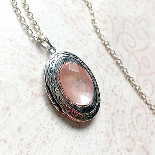 Oval Gemstone Antique Silver Locket Necklace / Otvárací medailón (Cherry Quartz)