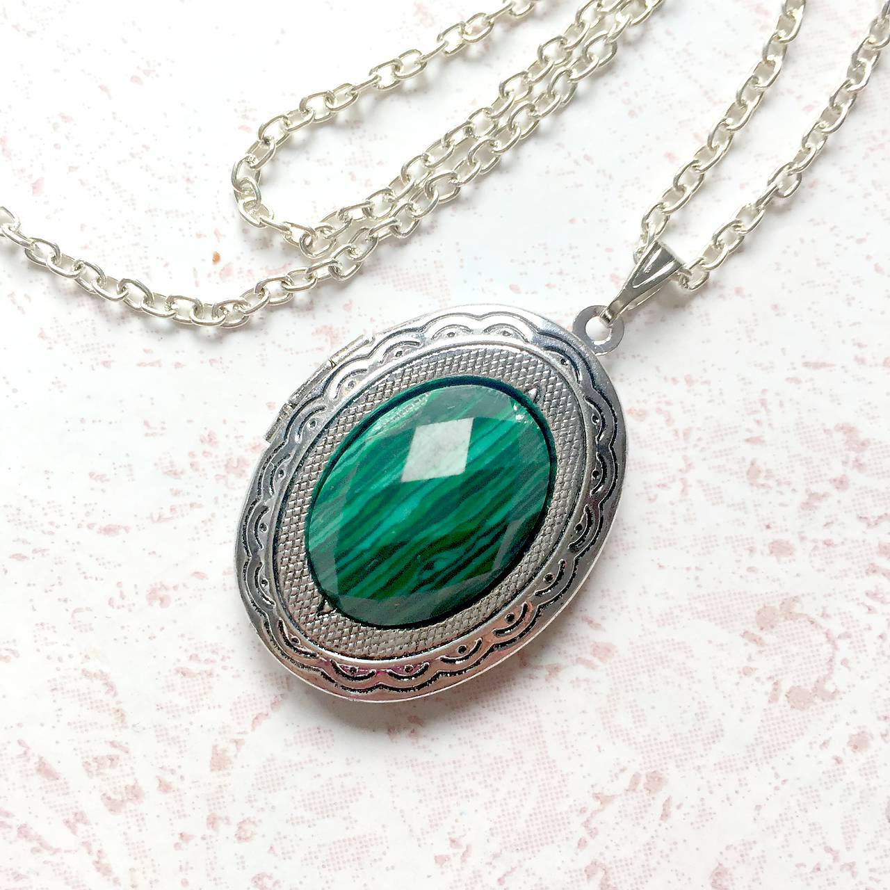 Oval Gemstone Antique Silver Locket Necklace / Otvárací medailón (Malachite)