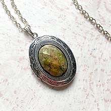 Náhrdelníky - Oval Gemstone Antique Silver Locket Necklace / Otvárací medailón (Unakite) - 11014145_