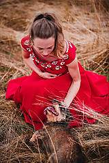 Šaty - Červené šaty s výšivkou - 11012364_