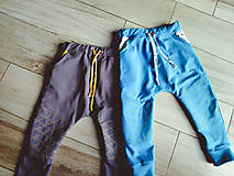 Detské oblečenie - Prešívané tepláčiky s farebnými vreckami - 11025586_