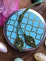 Náhrdelníky - Olivovo zelený makramé náhrdelník s ružovým opálom - 11039067_