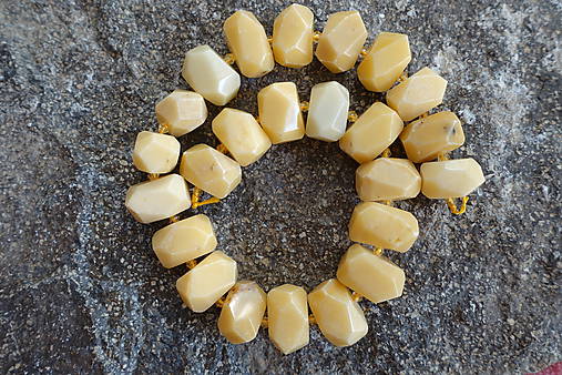 Minerály - Jadeit žltý 25x13 - 11039355_