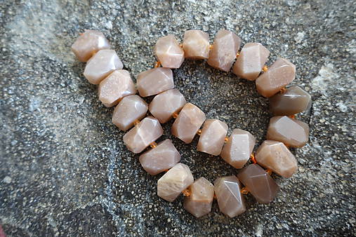 Minerály - Slnečný kameň 25x13 (II) - 11039401_