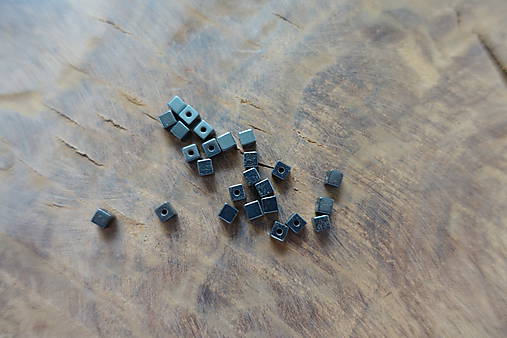Minerály - Hematit čierny kocka (3mm) - 11043808_