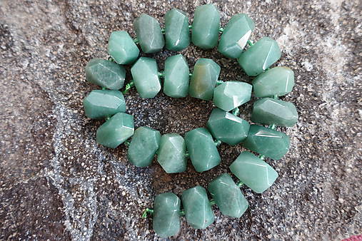 Minerály - Aventurín zelený 25x13 - 11044104_