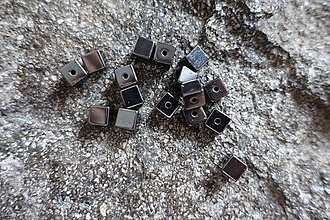 Minerály - Hematit čierny kocka - 11043793_