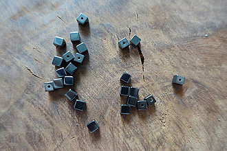 Minerály - Hematit čierny kocka (4mm) - 11043805_