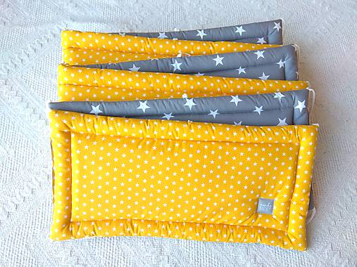 Mantinel do postieľky plochý  (Okolo polovice postieľky - žlto sivé hviezdy)