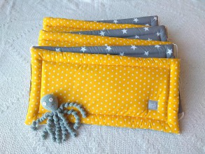 Detský textil - Mantinel do postieľky plochý (Okolo celej postieľky - žlto sivé hviezdy) - 11051155_