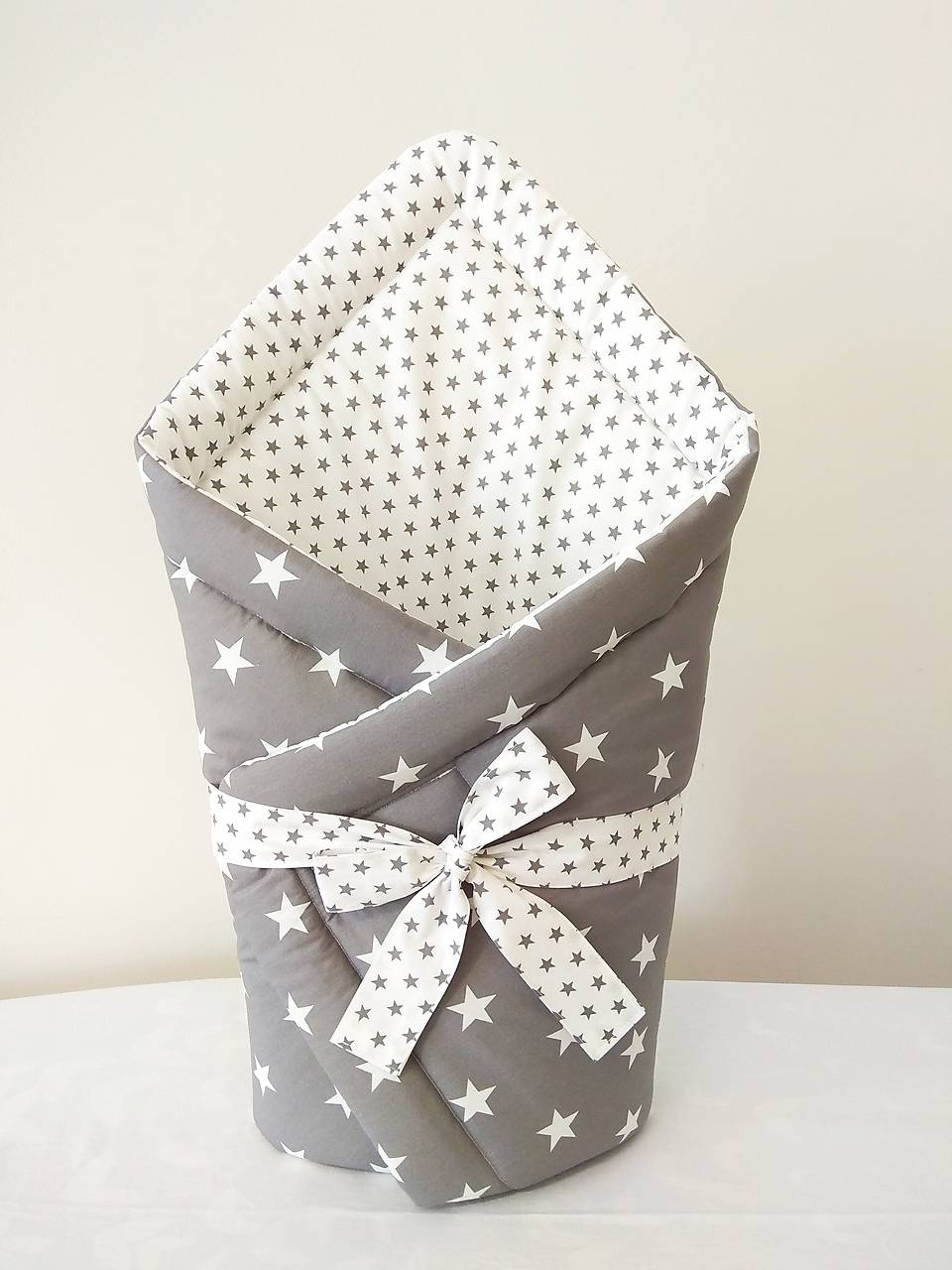 Zavinovačka  (Zavinovačka sivo biele hviezdy 80x80cm)