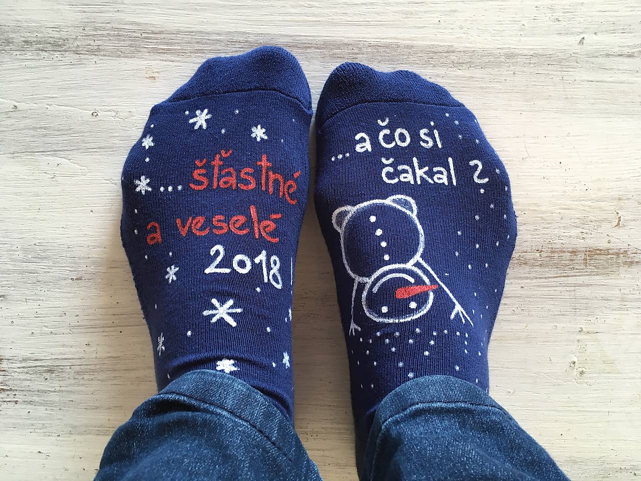 Maľované vianočné ponožky s nápisom: "A čo si čakal?..." alebo na želanie (tmavomodré)