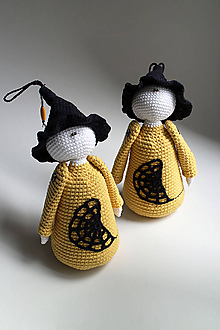 Dekorácie - Háčkovaná postavička - Čarodejnica s klobúkom | Halloween | dekorácia - 11073610_