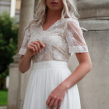 Šaty - Svadobné šaty z francúzskej krajky lemované portou s nazbieranou sukňou - 11078307_