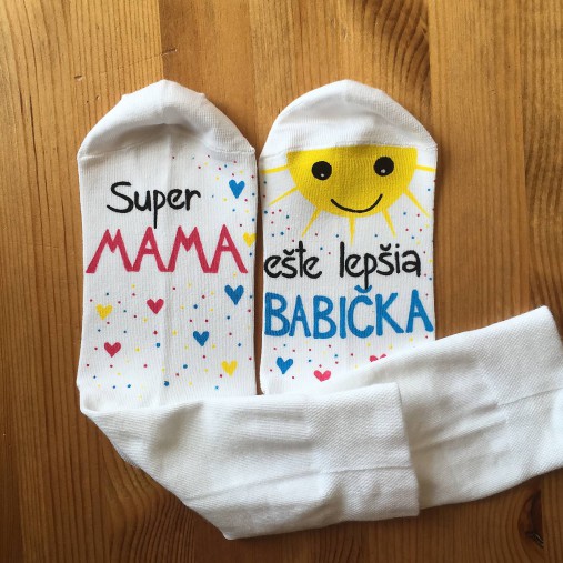 Maľované ponožky s nápisom : "Super MAMA/MAMKA/ ešte lepšia BABIČKA" (sada)