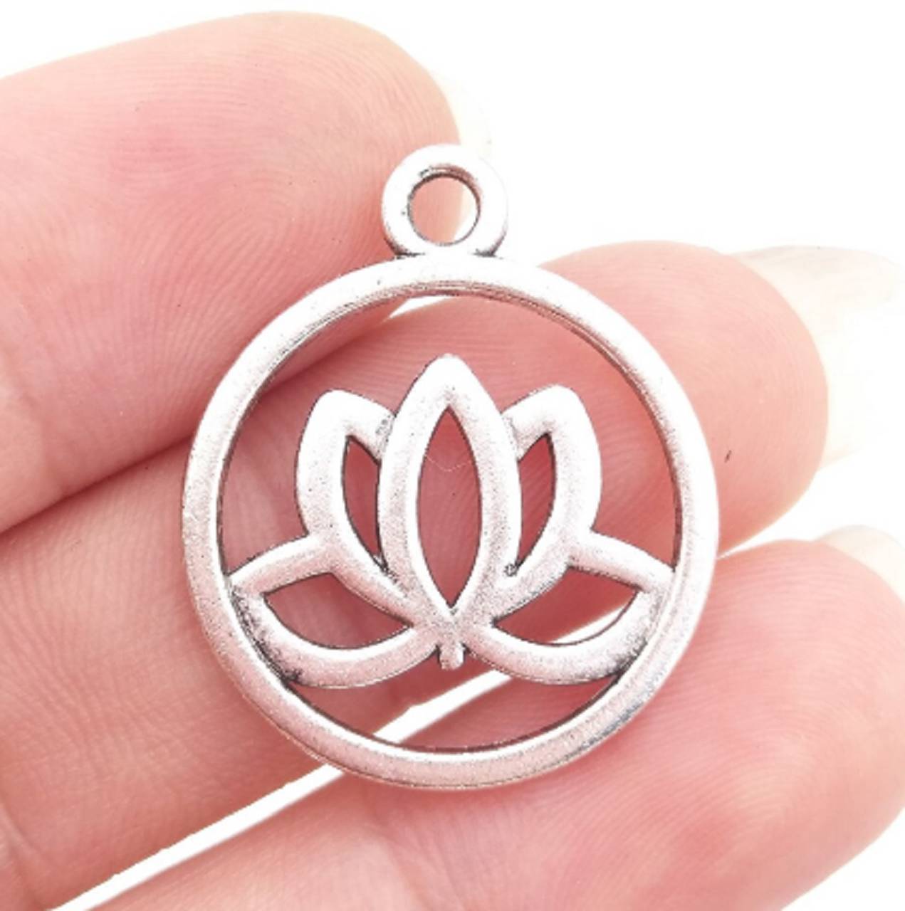 PR168 Prívesok lotos 2,0 x 2,4 cm