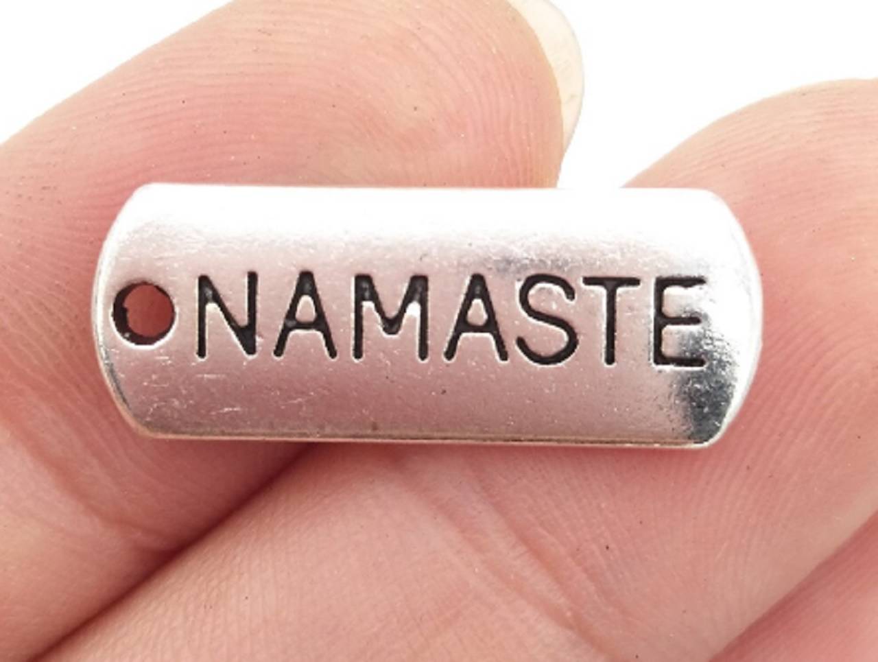 PR170 Prívesok namaste 0,8 x 2,1 cm