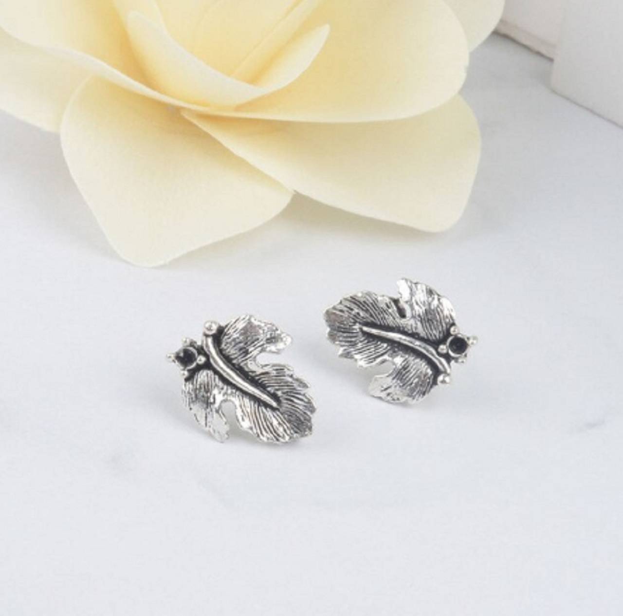 PU102 Náušnicové zapínanie s háčikom 1,2 x 1,5 cm / kus (Strieborná)