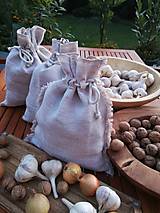 Úžitkový textil - Ľanové vrecko  na uskladnenie cesnaku, cibule, orechov..... - 11095761_