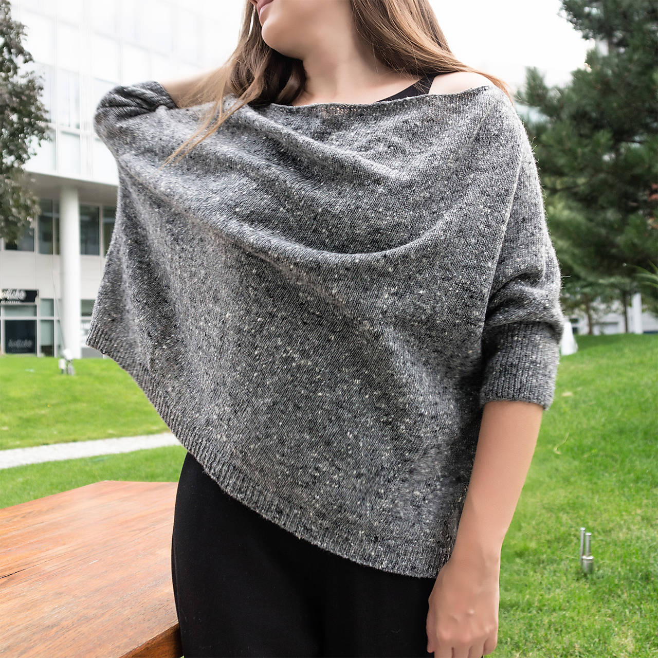Dámsky šedý dizajnový sveter