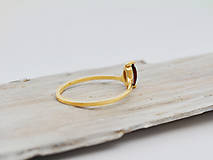 Prstene - 585/1000 zlatý prsteň s prírodným Granátom - 11107283_