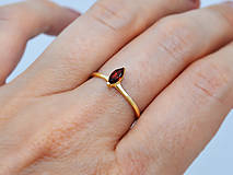 Prstene - 585/1000 zlatý prsteň s prírodným Granátom - 11107827_