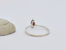 Prstene - 585/1000 zlatý prsteň s prírodným Granátom - 11107829_