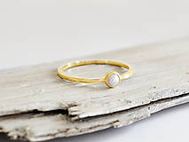Prstene - 585/1000 zlatý prsteň s prírodnou perlou - 11107852_