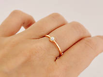 Prstene - 585/1000 zlatý prsteň s prírodnou perlou - 11107858_
