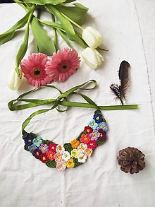 Náhrdelníky - Háčkované náhrdelníky "kvetuvanie" rôzne motívy (Farebný) - 11107958_