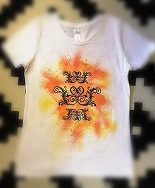 Topy, tričká, tielka - Maľované dámske tričko s ornamentom - 11121100_