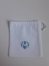Úžitkový textil - Vrecúško s tyrkysovou výšivkou - 11125004_