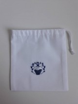 Úžitkový textil - Vrecúško s ružovou výšivkou - 11125065_