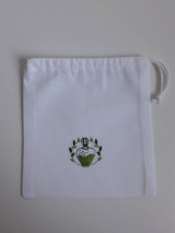 Úžitkový textil - Vrecúško s ružovou výšivkou - 11125068_