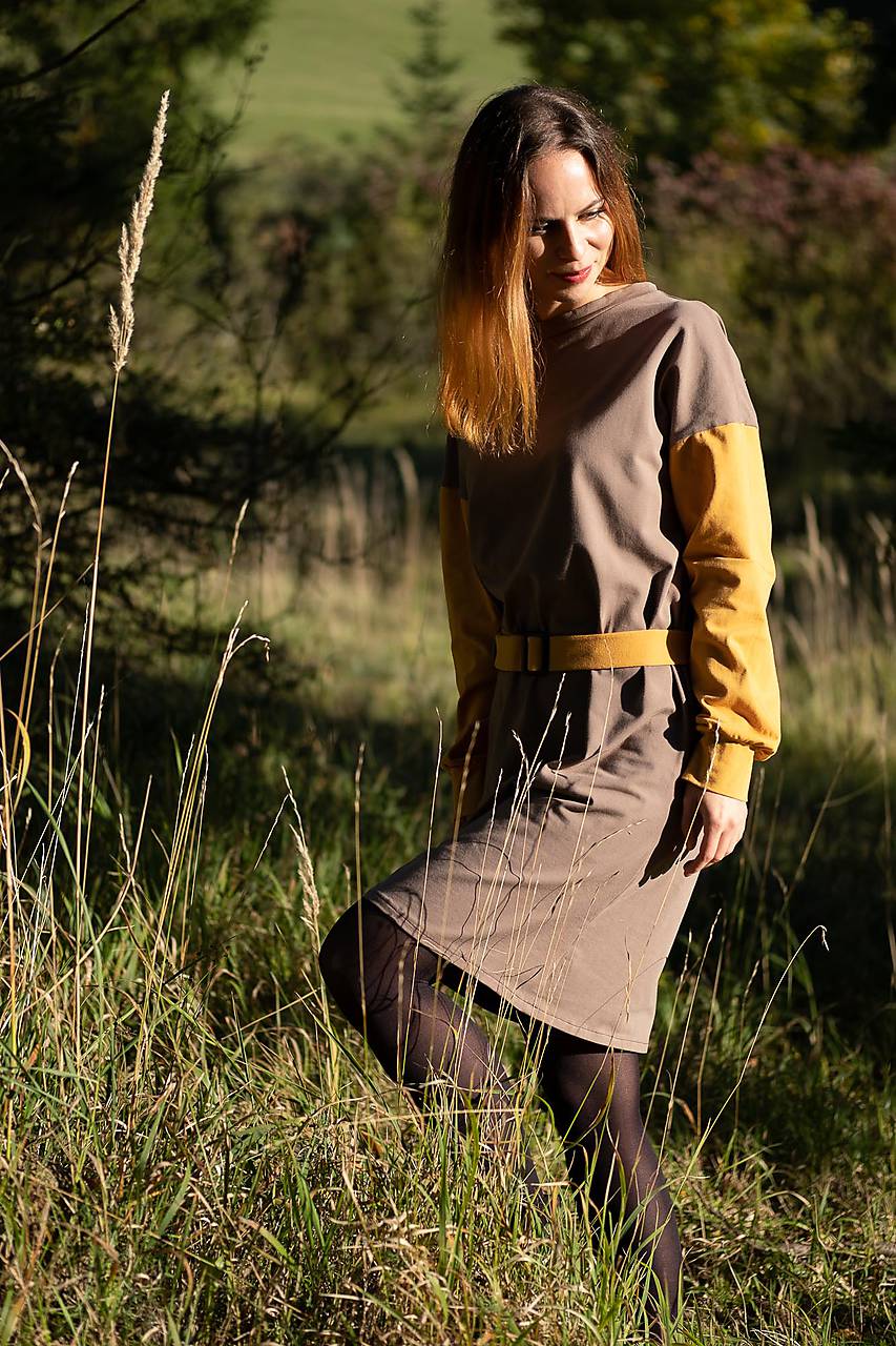 ZĽAVA Úpletové šaty jesenné retro